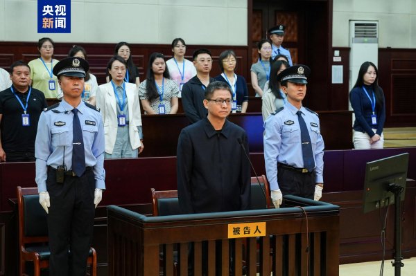 安全炒股配资 南方电网原党组成员龙飞一审获刑七年